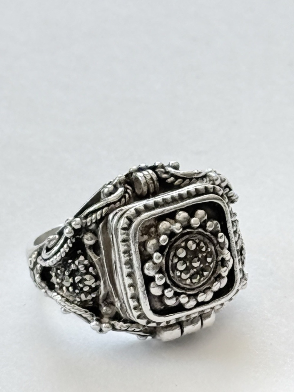 Vintage 925 Sterling Silver Poison Ring Locket Box Ring Size 5 Marcasite Filigre
